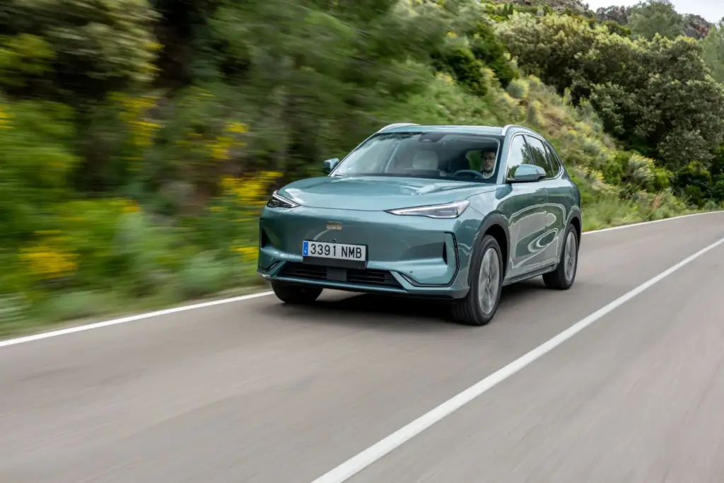 Primera prueba del Geely E5: Eléctrico familiar con 475 km de autonomía y precio ajustado