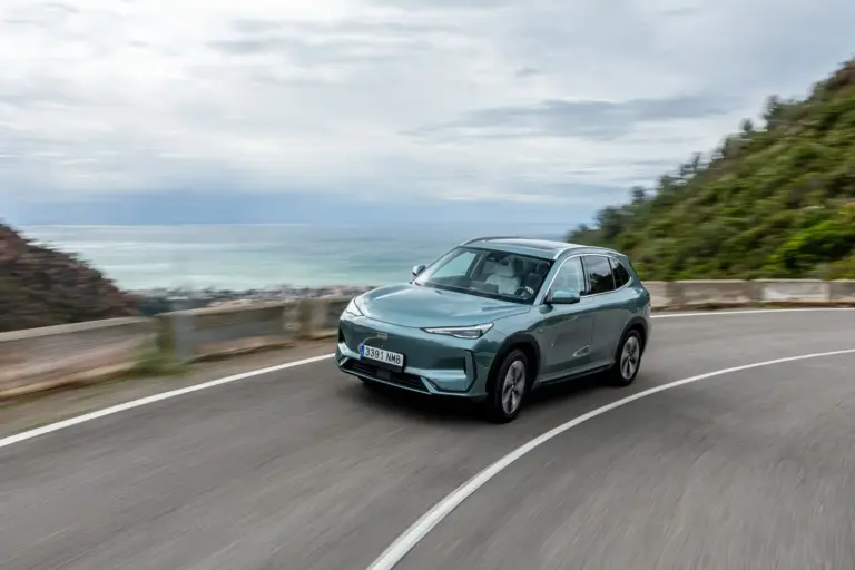 Primera prueba del Geely E5: Eléctrico familiar con 475 km de autonomía y precio ajustado
