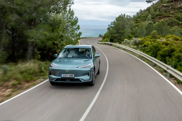 Geely E5 y las 33 razones con las que poder exprimir su interior al máximo