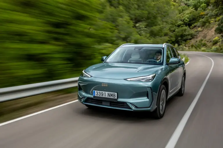 Oferta del Geely E5 en julio: SUV eléctrico con 218 CV desde 25.484 euros