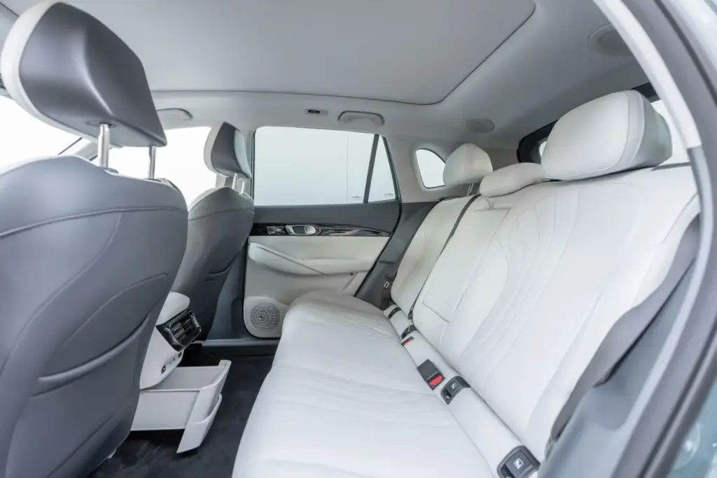 prueba Geely E5 interior 7 Motor16