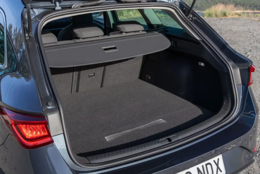 Seat León Sportstourer e-HYBRID Style XL: Damas y caballeros, no enciendan sus motores 42 Motor16 Seat León Sportstourer e-HYBRID Style XL: Damas y caballeros, no enciendan sus motores
