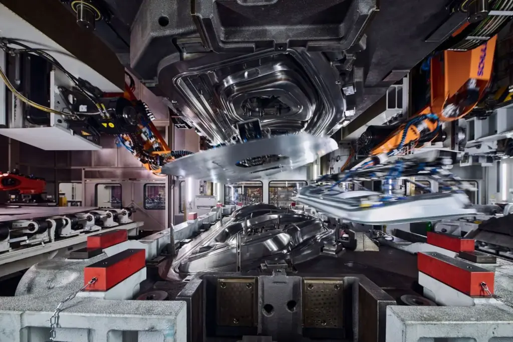 robot fabrica bmw 10 Motor16