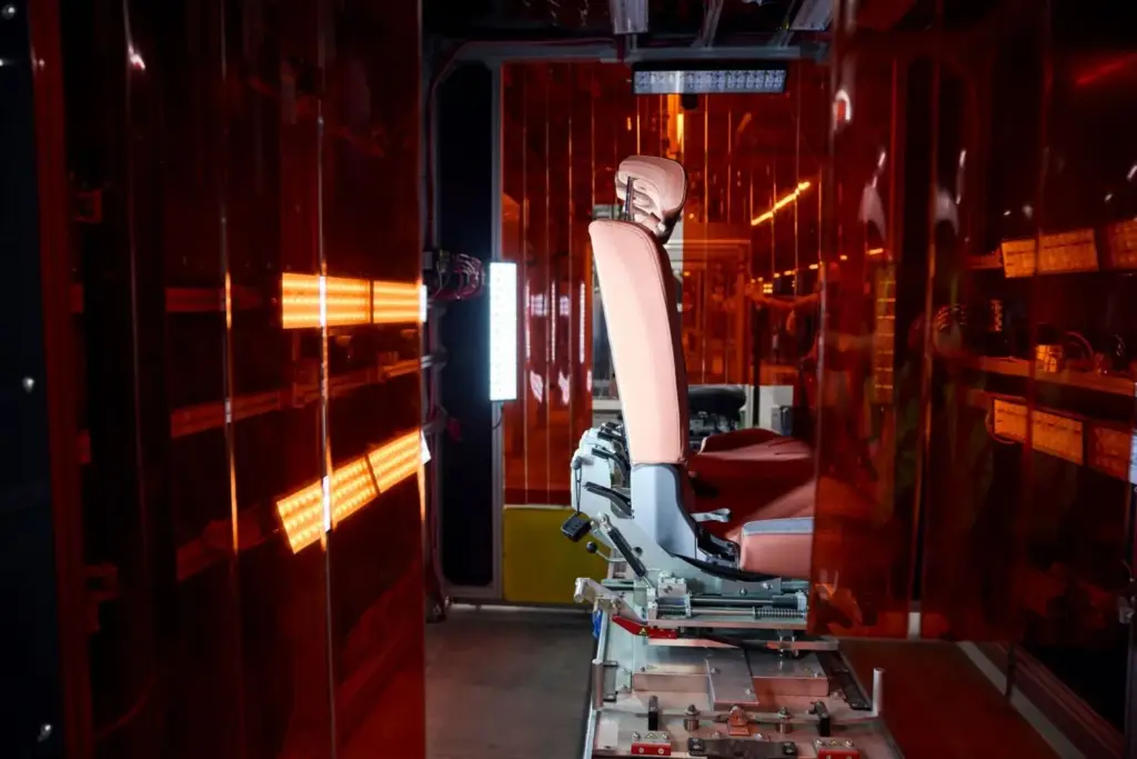 robot fabrica bmw 8 Motor16