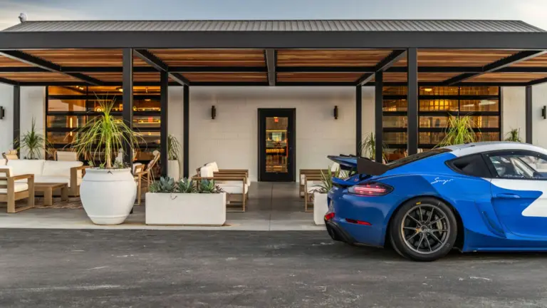 Singer inaugura el Singer Drivers Club en el legendario circuito de Willow Springs