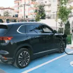 Las ventas de coches eléctricos crecen un 30 % en 2025, y ya son el 20 % del mercado, según la AIE