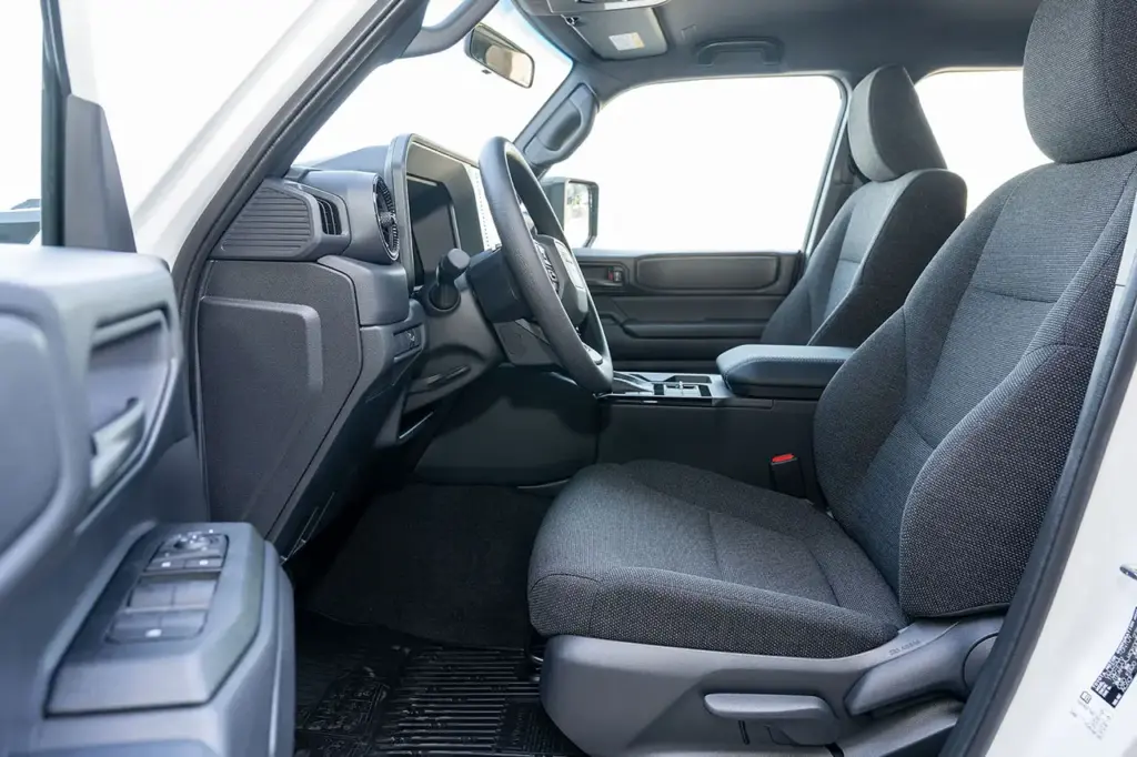 Así son el Toyota Land Cruiser 250 Prado más básico y el más equipado