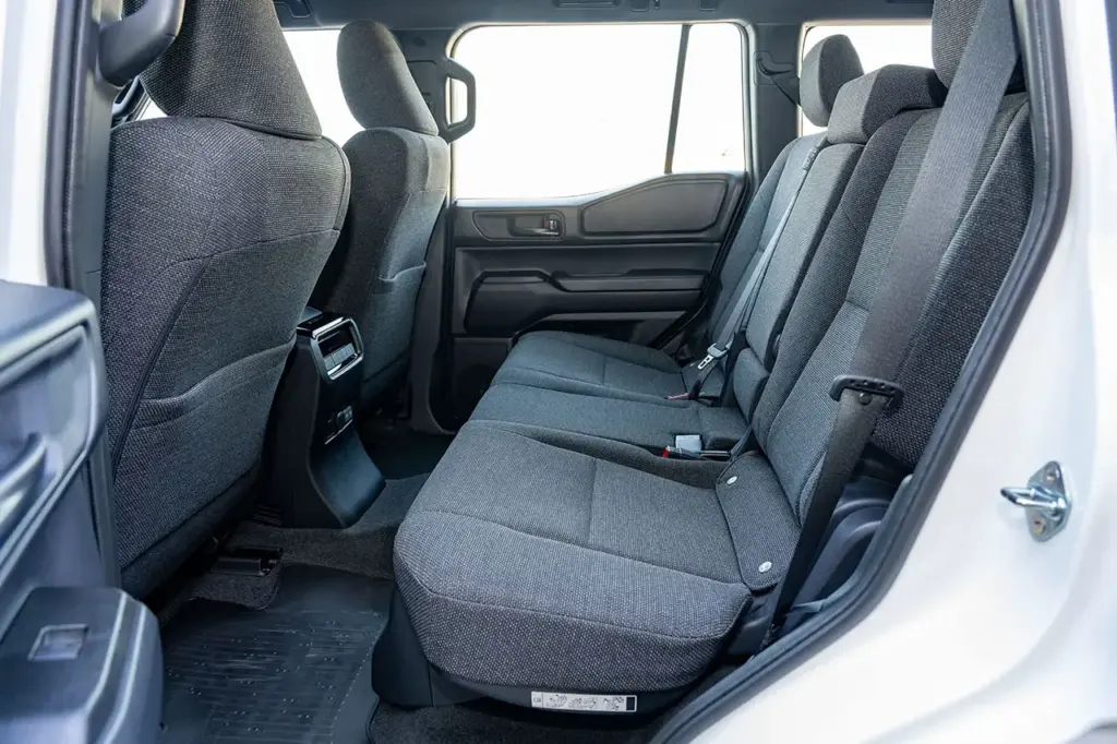 Así son el Toyota Land Cruiser 250 Prado más básico y el más equipado