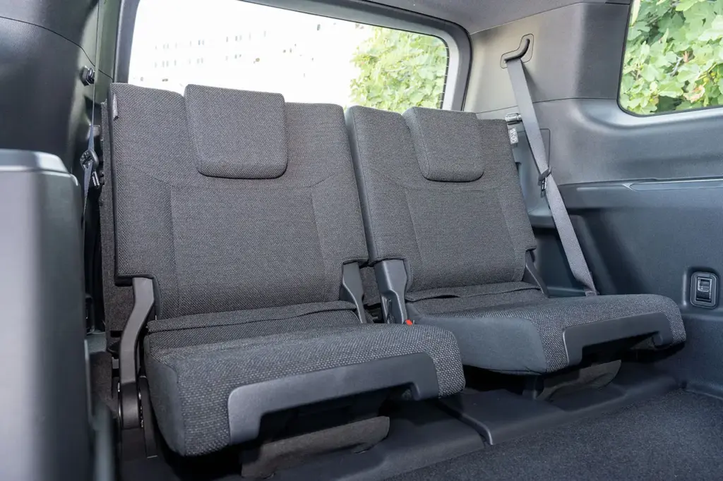 Así son el Toyota Land Cruiser 250 Prado más básico y el más equipado