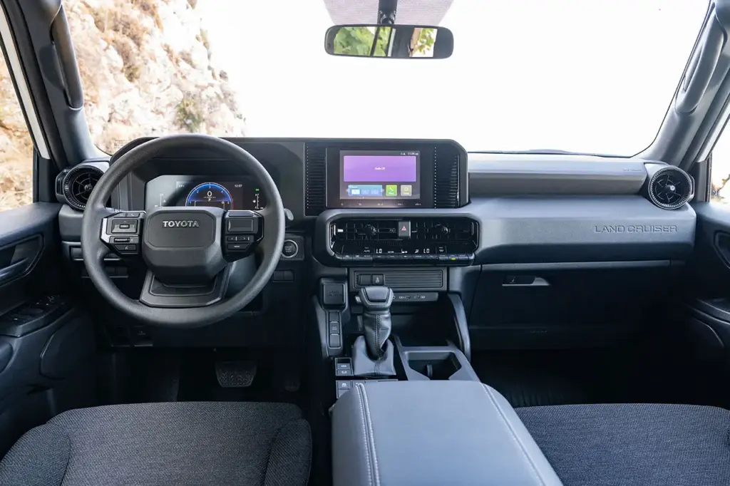 Así son el Toyota Land Cruiser 250 Prado más básico y el más equipado