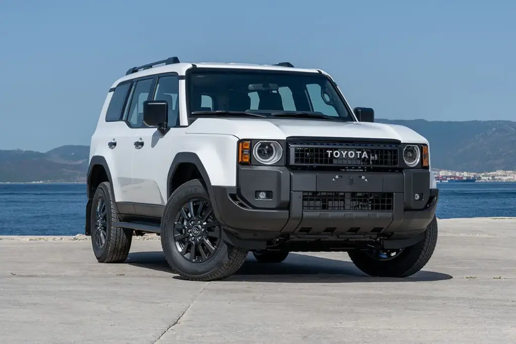 Así son el Toyota Land Cruiser 250 Prado más básico y el más equipado