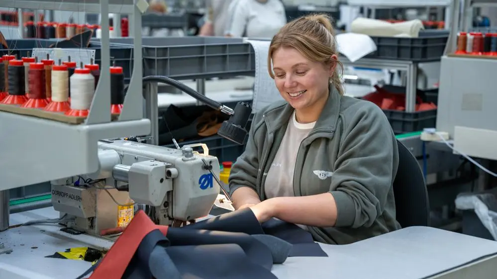Robots contra artesanos: La gran batalla de las fábricas de coches ya ha comenzado