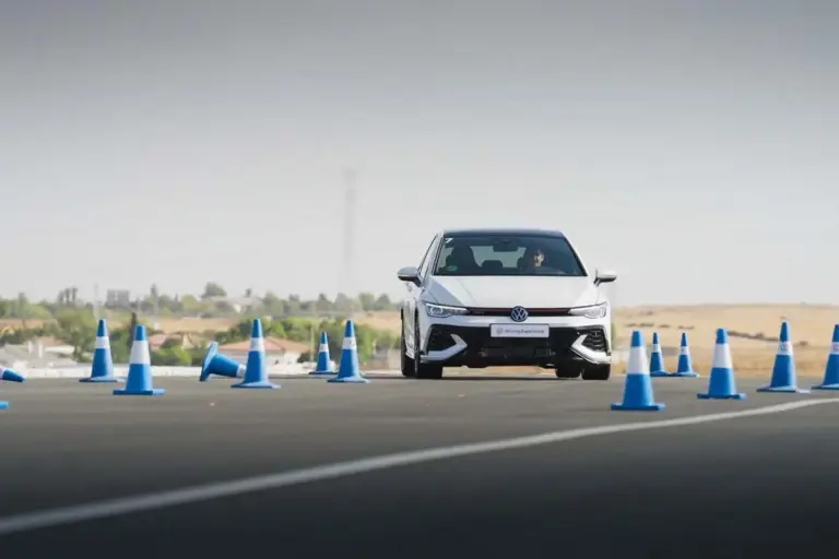 Volkswagen Driving Experience: prueba en circuito un Golf R o un GTI desde 70 €