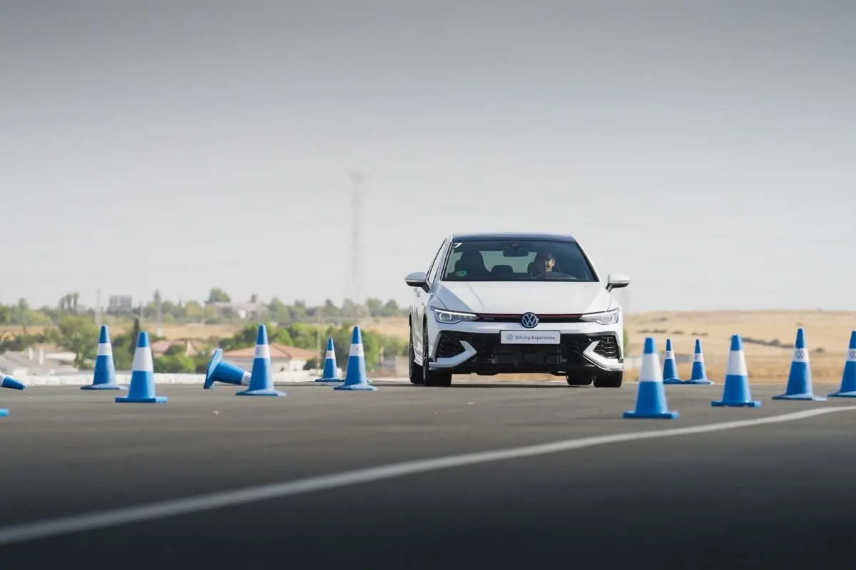 Volkswagen Driving Experience: prueba en circuito un Golf R o un GTI desde 70 €