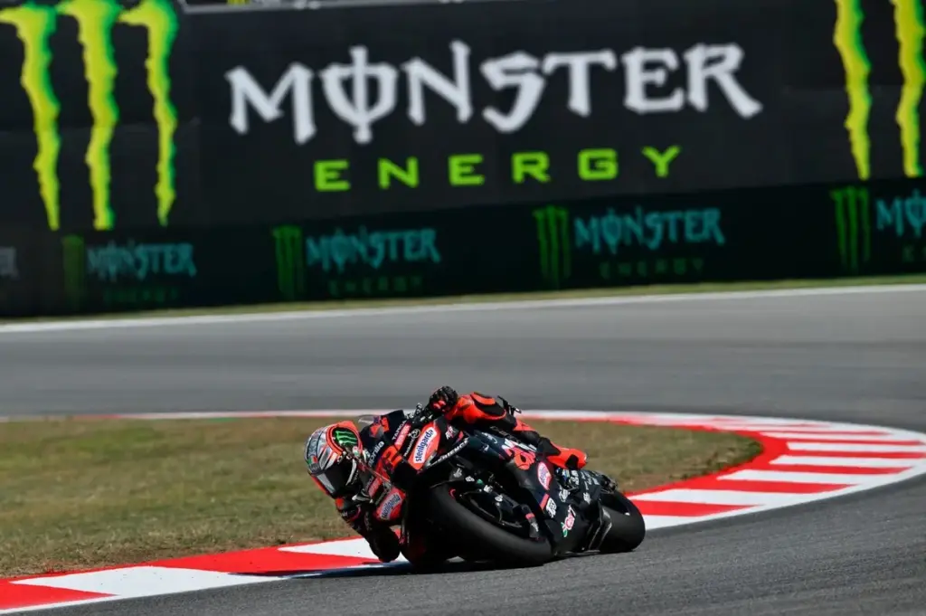 Aprilia aplica estrategias opuestas para Bezzecchi y Martín en MotoGP 1 Motor16 2026 Monster Energy Aprilia MotoGP. Portada.