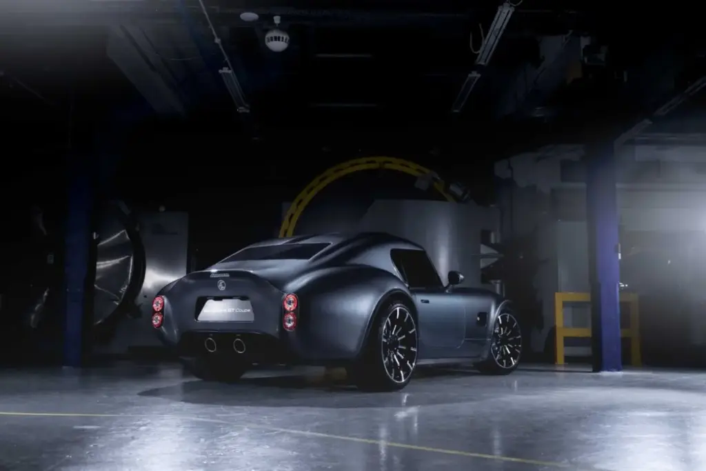 GT Coupé: AC Cars le ha puesto techo fijo al legendario Cobra para crear esta joya con 720 CV 13 Motor16 2026 AC Cobra GT Coupe 10 Motor16