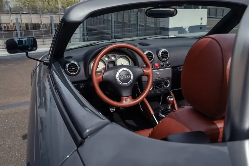 Autoforma segna l'Audi TT con cui è stata forgiata la leggenda Roadster di questa vettura sportiva 28 Motor16 2026 Audi TT Roadster Autoforma 23 Motore16