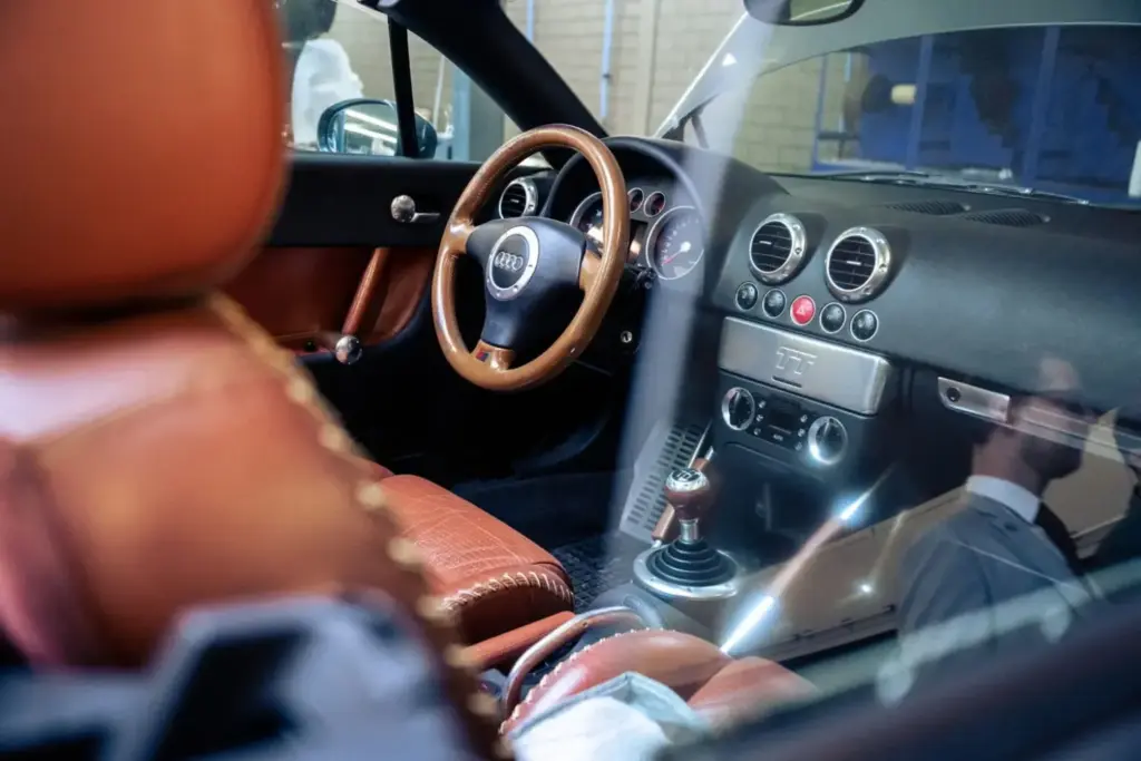 Autoforma segna l'Audi TT con cui è stata forgiata la leggenda Roadster di questa vettura sportiva 32 Motor16 2026 Audi TT Roadster Autoforma 27 Motore16