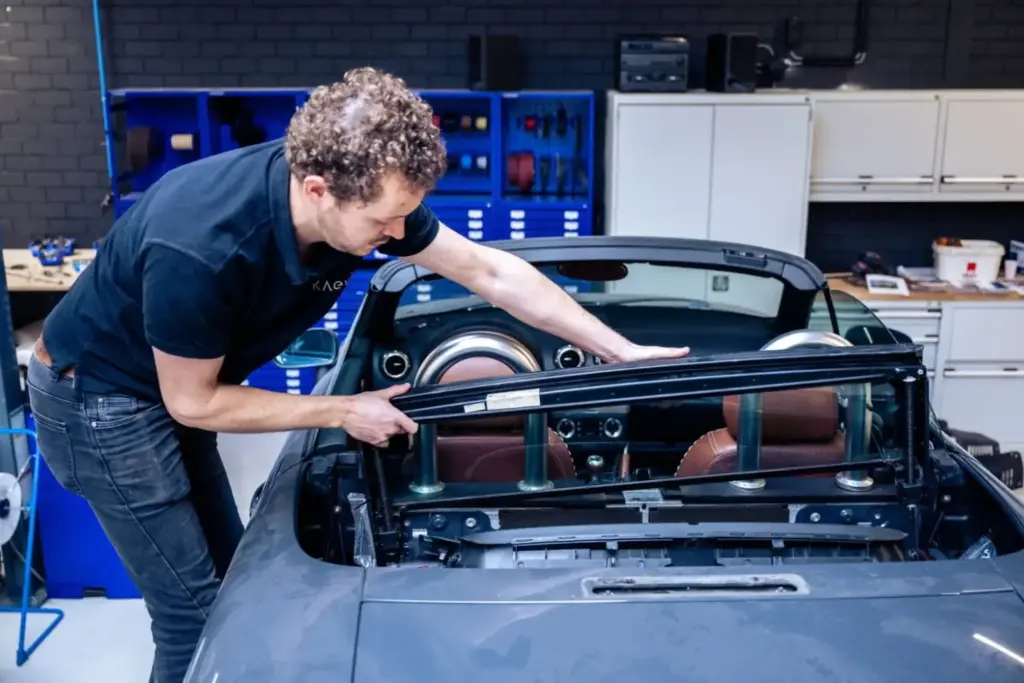 Autoforma segna l'Audi TT con cui è stata forgiata la leggenda Roadster di questa vettura sportiva 39 Motor16 2026 Audi TT Roadster Autoforma 34 Motore16