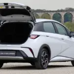 Con este particular Dolphin, BYD da el salto al universo de los vehículos comerciales eléctricos