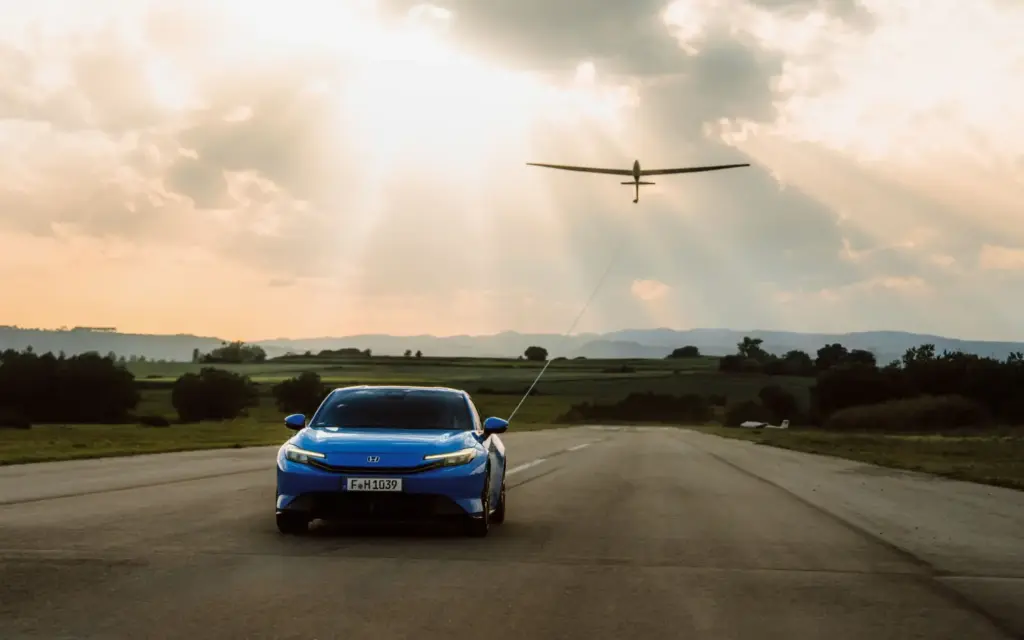 Honda convierte su nuevo Prelude e:HEV en una lanzadera de aviones en toda regla 5 Motor16 2026 Honda Prelude planeador 1 Motor16