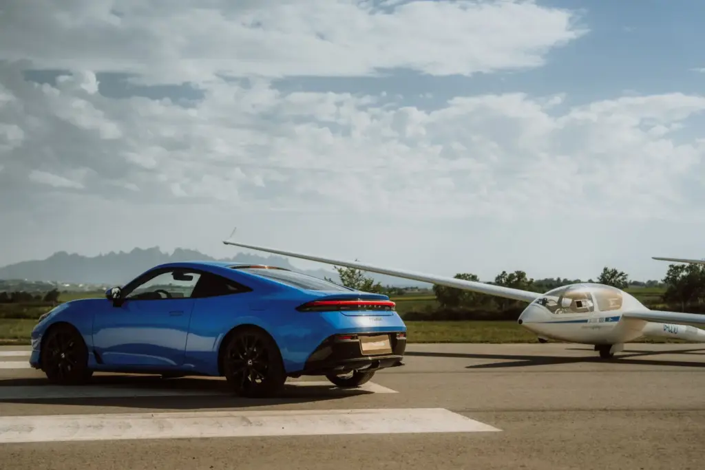 Honda convierte su nuevo Prelude e:HEV en una lanzadera de aviones en toda regla 4 Motor16 2026 Honda Prelude planeador 3 Motor16