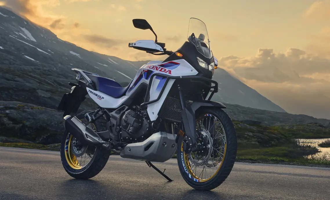 2026 Honda Transalp 750 E-Clutch. Imagen portada.