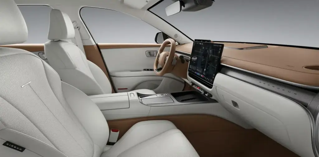 Hyundai solo podía celebrar los 40 años del Grandeur de la mejor manera posible 32 Motor16 2026 Hyundai Grandeur Corea 28 Motor16
