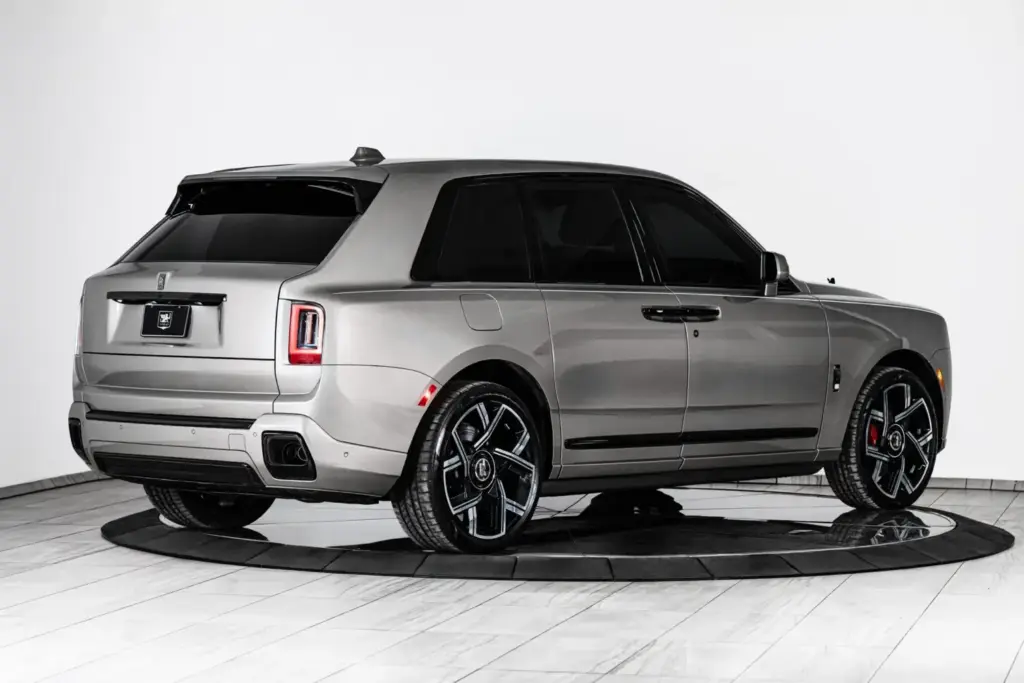 Rolls-Royce Cullinan Series II: El SUV acorazado más lujoso del mundo 1 Motor16 2026 INKAS Rolls-Royce Cullinan Series II. Imagen trasera.