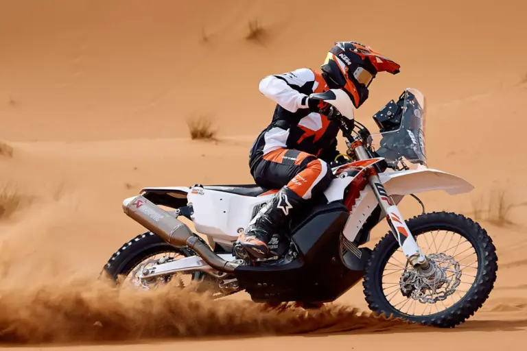 KTM 450 Rally Replica 2027: la moto del Dakar para la calle