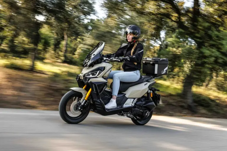MITT ADV PRO 125: solo 3.095 euros por un scooter de 125 crossover con TFT y control de tracción