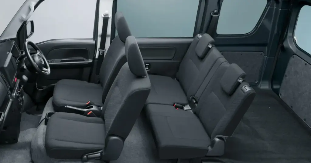 El Mazda más barato que puedes estrenar tiene tracción trasera y cambio manual. Pero no es lo que piensas 11 Motor16 2026 Mazda Scrum Van 6 Motor16