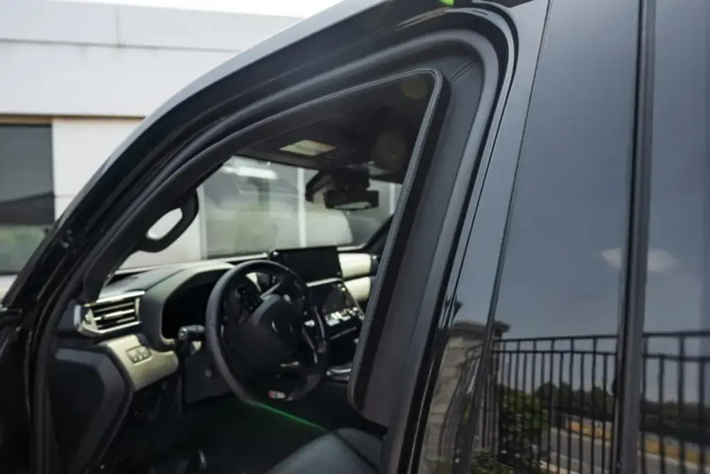 Un Lexus LX 'del montón' parece. Un auténtico búnker con ruedas, es 21 Motor16 2026 Miami Armored Lexus LX 700h 12 Motor16
