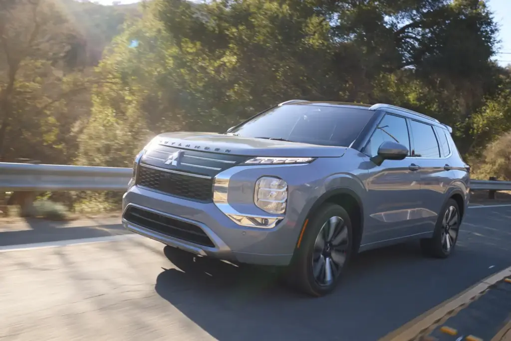 2026 Mitsubishi Outlander Hybrid USA 1 Motor16