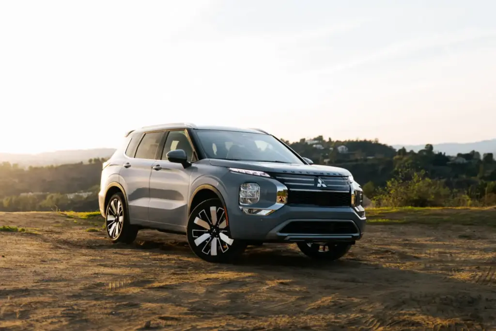 2026 Mitsubishi Outlander Hybrid USA 14 Motor16