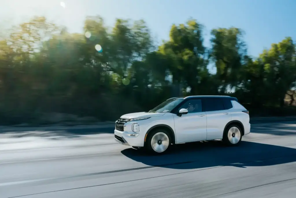 2026 Mitsubishi Outlander Hybrid USA 16 Motor16