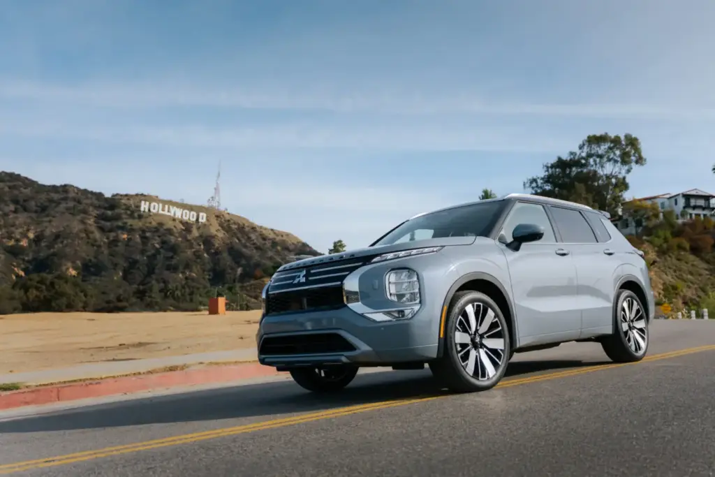 2026 Mitsubishi Outlander Hybrid USA 6 Motor16