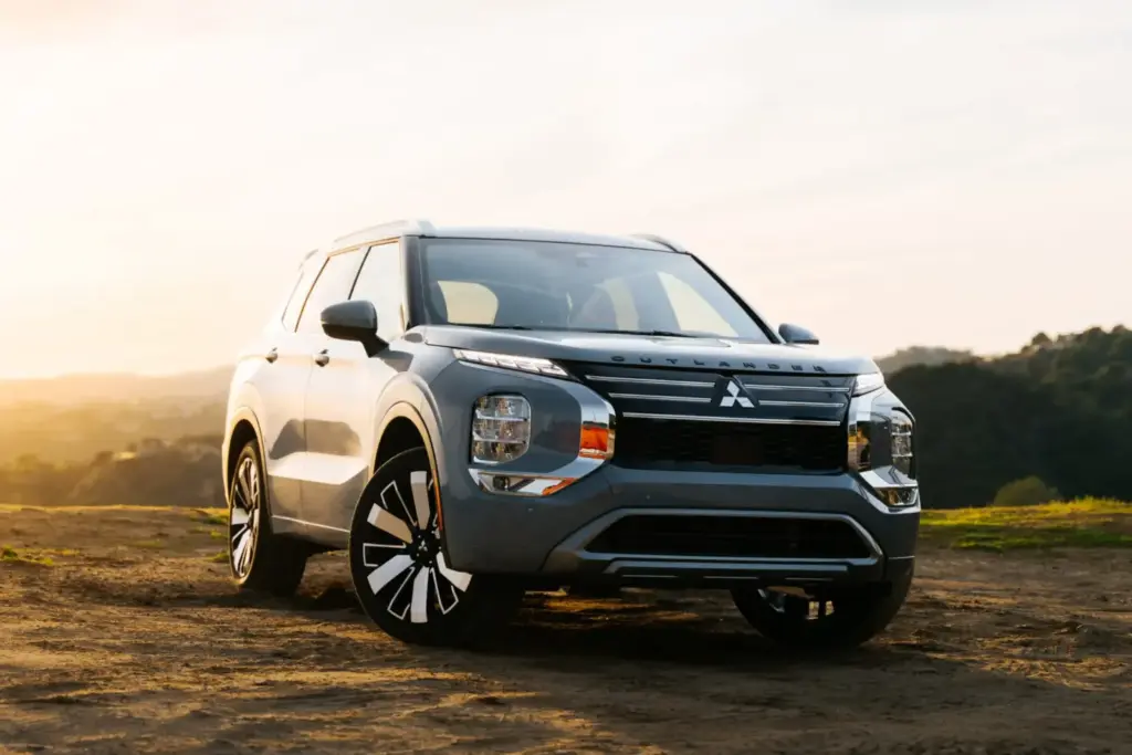 2026 Mitsubishi Outlander Hybrid USA 9 Motor16