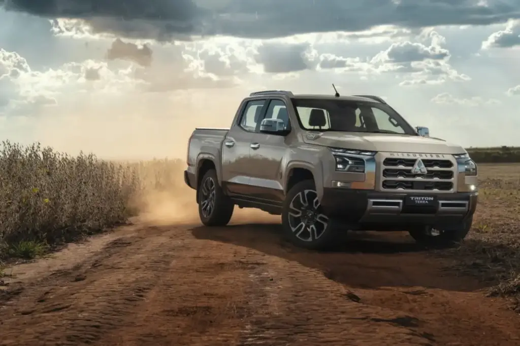 Mitsubishi se marca un pick-up para granjeros de postín y con 62.380 euros de presupuesto 4 Motor16 2026 Mitsubishi Triton Terra. Imagen delantera.