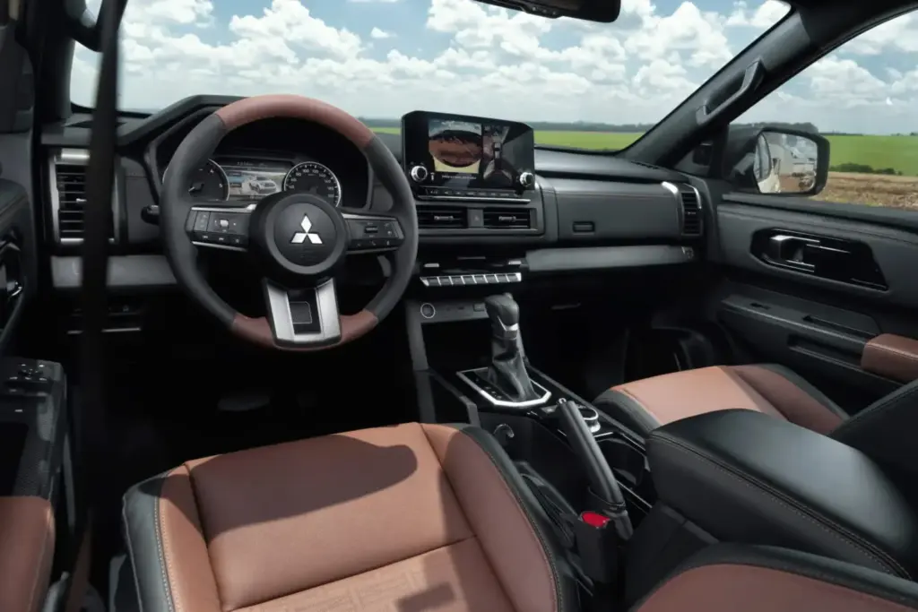 Mitsubishi se marca un pick-up para granjeros de postín y con 62.380 euros de presupuesto 1 Motor16 2026 Mitsubishi Triton Terra. Imagen interior.