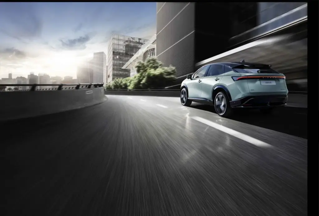 2026 Nissan Ariya UK. Imagen trasera.