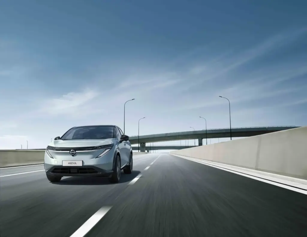 2026 Nissan Ariya UK. Imagen movimiento.