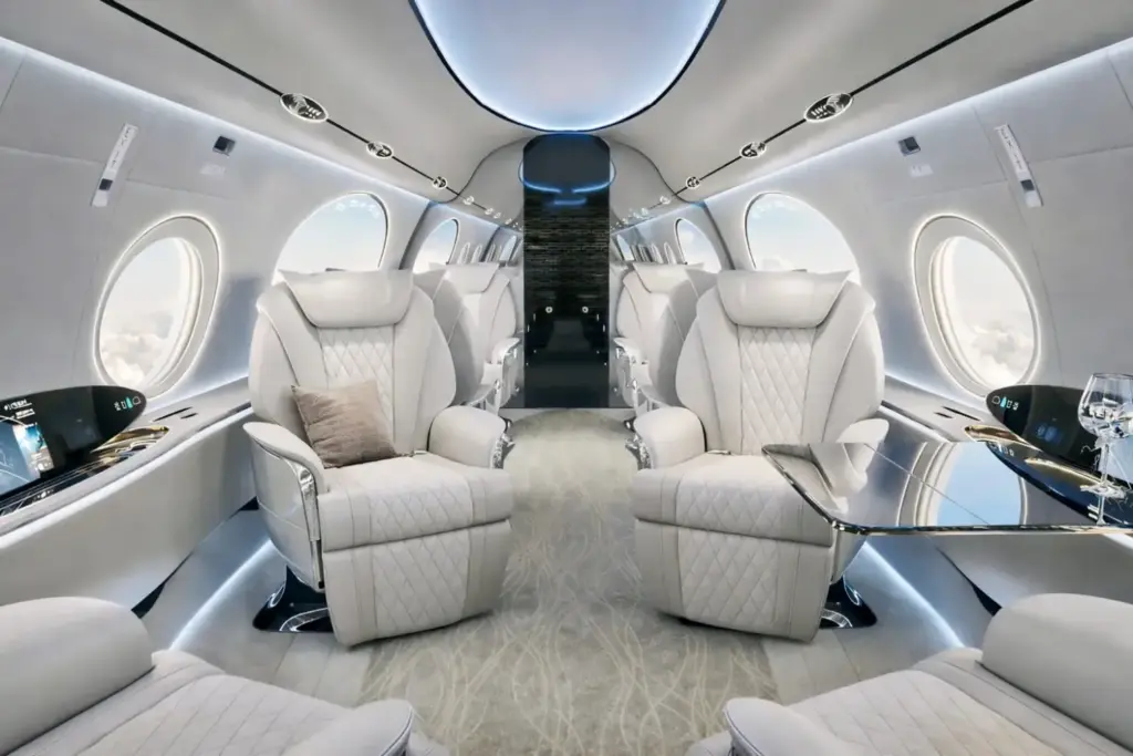 Pagani Automobili lleva su obsesión por el detalle más allá del asfalto y ahora surca los cielos 1 Motor16 2026 Pagani Arte. Avión Brasil. Imagen interior.