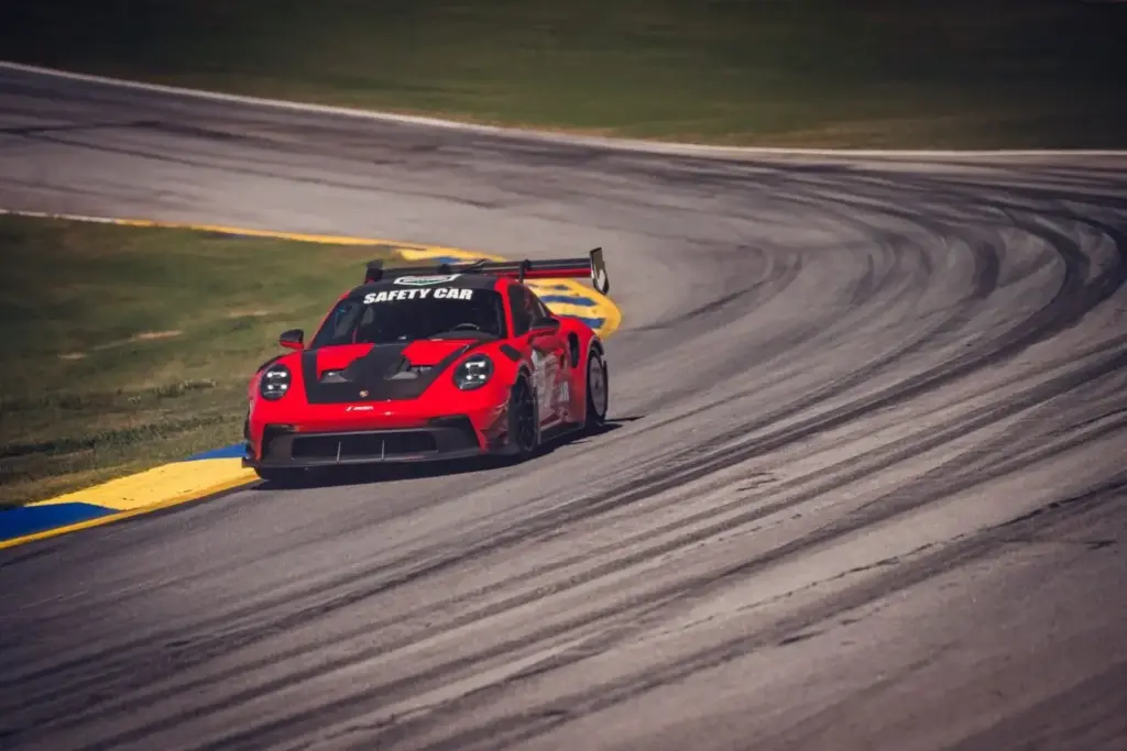 El Porsche 911 vuelve a demostrar quien es el mandamás en Road Atlanta... 7 años después 15 Motor16 2026 Porsche 911 Record Road Atlanta 15 Motor16