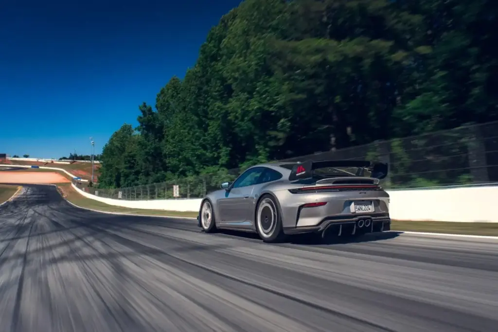 El Porsche 911 vuelve a demostrar quien es el mandamás en Road Atlanta... 7 años después 19 Motor16 2026 Porsche 911 Record Road Atlanta 19 Motor16