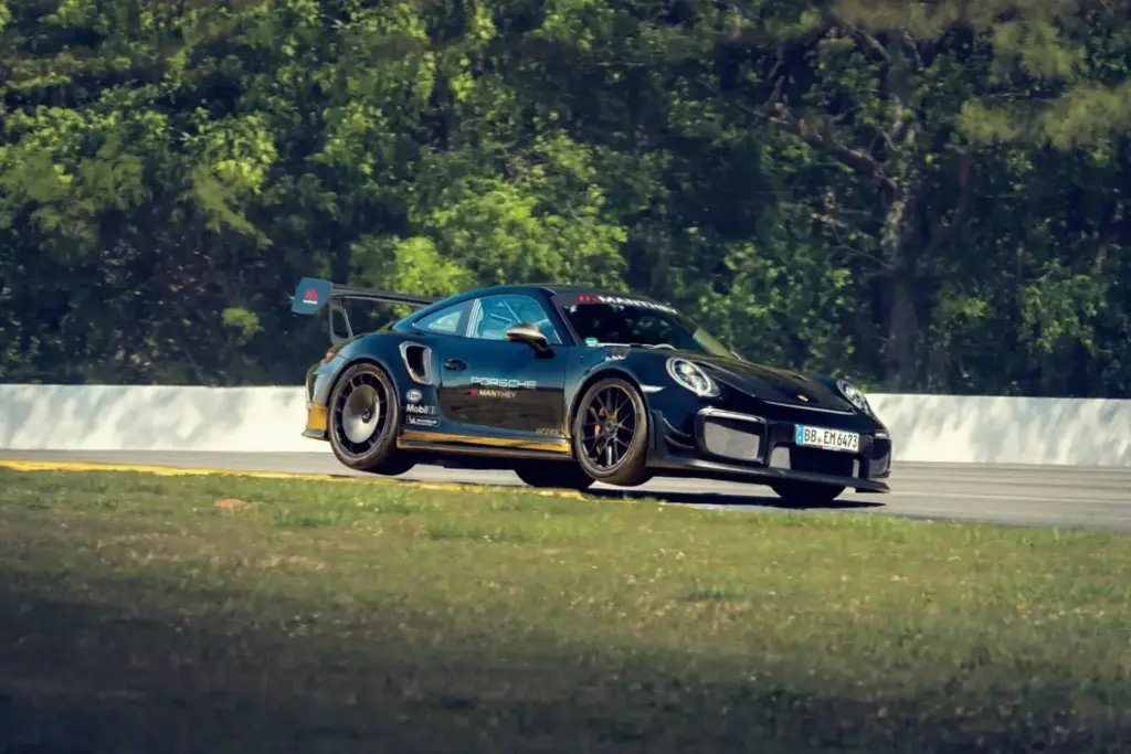 El Porsche 911 vuelve a demostrar quien es el mandamás en Road Atlanta... 7 años después 3 Motor16 2026 Porsche 911 Record Road Atlanta 3 Motor16