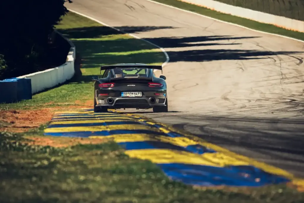 El Porsche 911 vuelve a demostrar quien es el mandamás en Road Atlanta... 7 años después 6 Motor16 2026 Porsche 911 Record Road Atlanta 6 Motor16