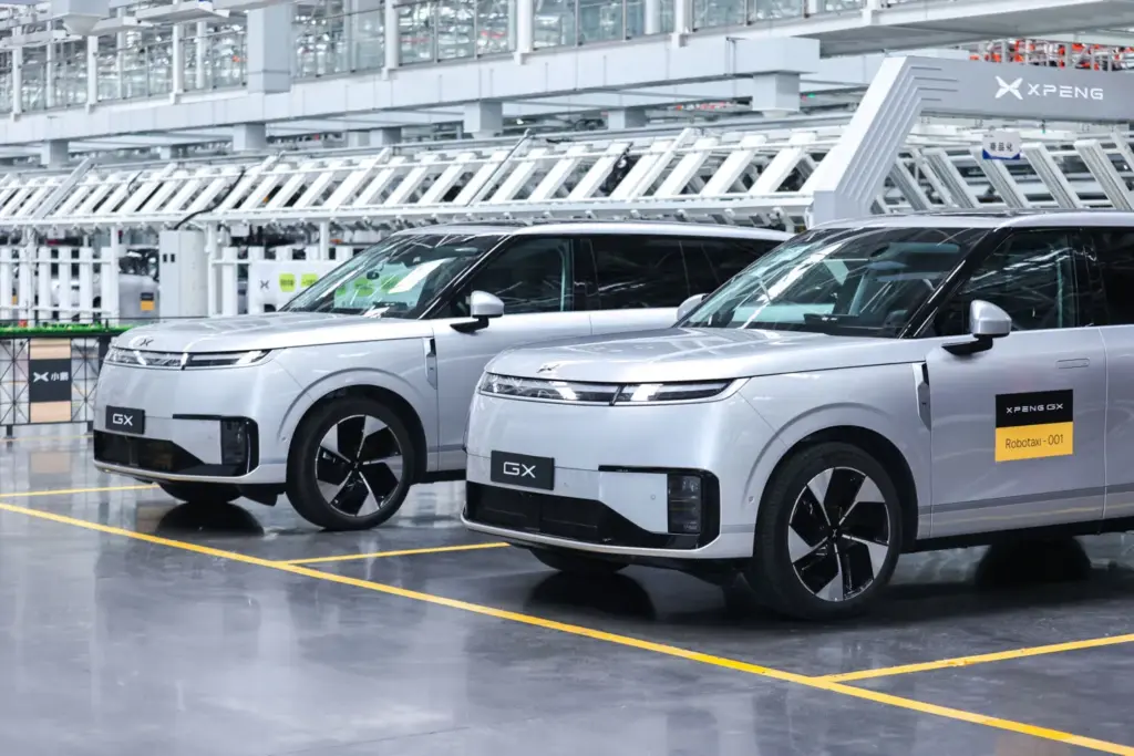 XPENG produce sus robotaxis como el resto de sus vehículos: 10 Motor16 en masa 2026 Robotaxi XPENG GX 12 Motor16
