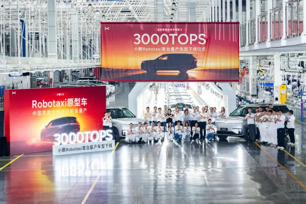 XPENG produce sus robotaxis como el resto de sus vehículos: 12 Motor16 en masa 2026 Robotaxi XPENG GX 15 Motor16