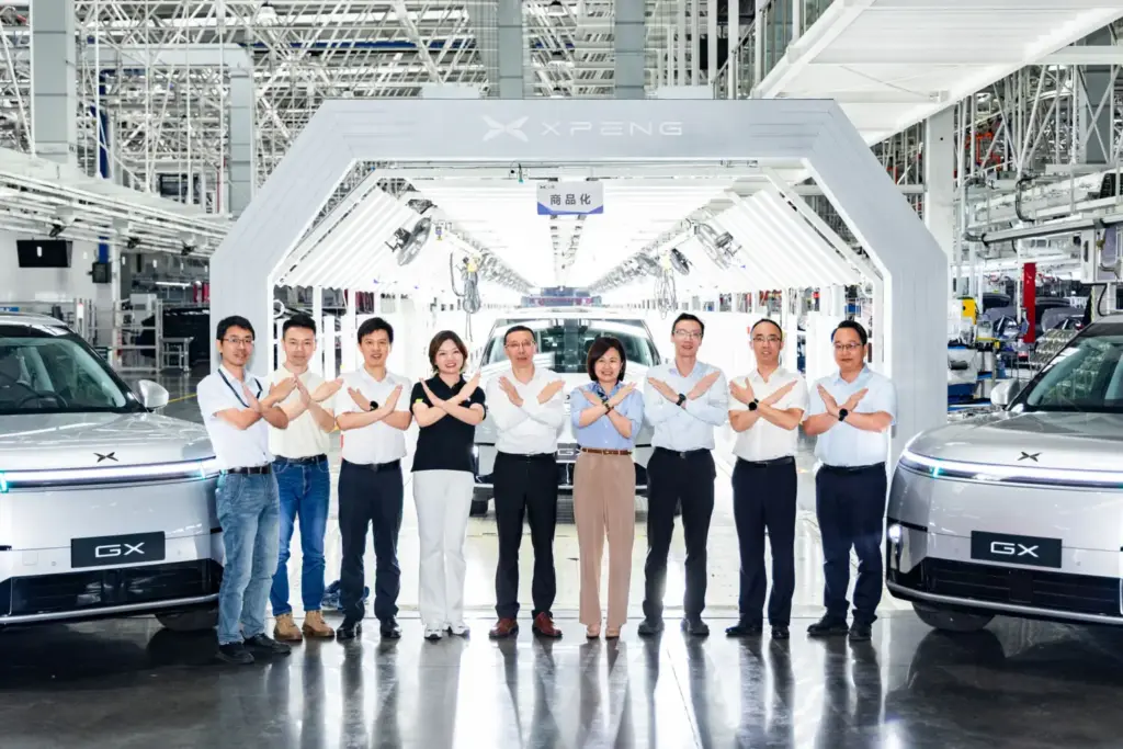 XPENG produce sus robotaxis como el resto de sus vehículos: 15 Motor16 en masa 2026 Robotaxi XPENG GX 16 Motor16